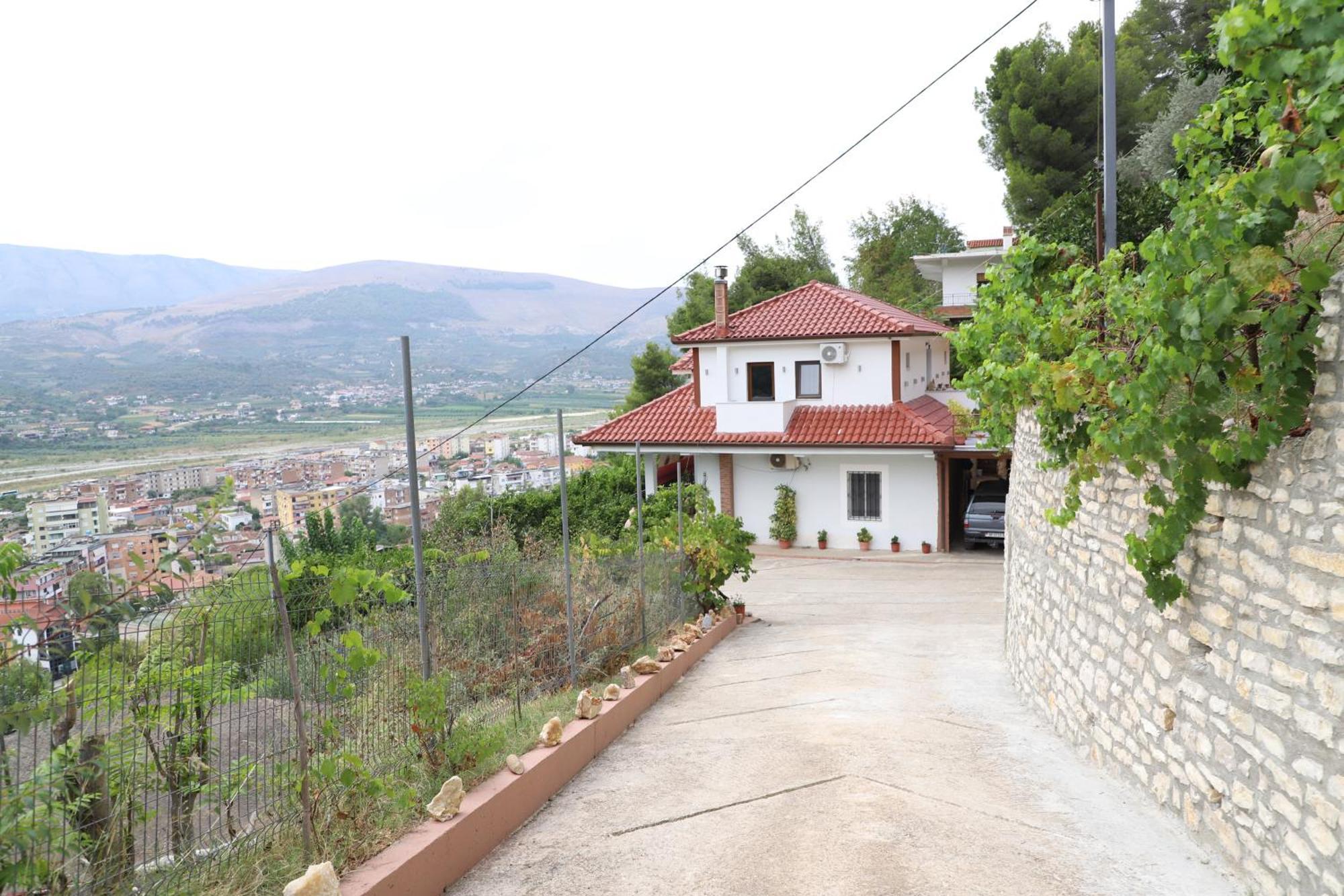 Vila Toska Berat Esterno foto